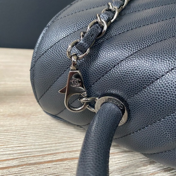 Chanel 19K Coco Top Handle in Grey w/ Ruthenium HW - Picture 11 of 16